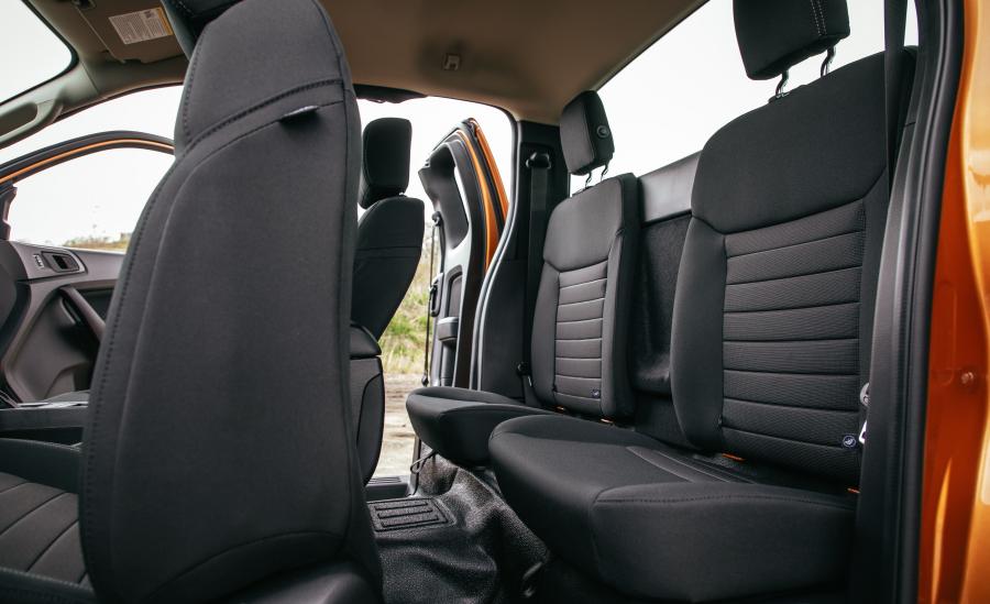 Интерьер Ford Ranger XL STX SuperCab 2018 года  (NA) (фото 23 из 40)